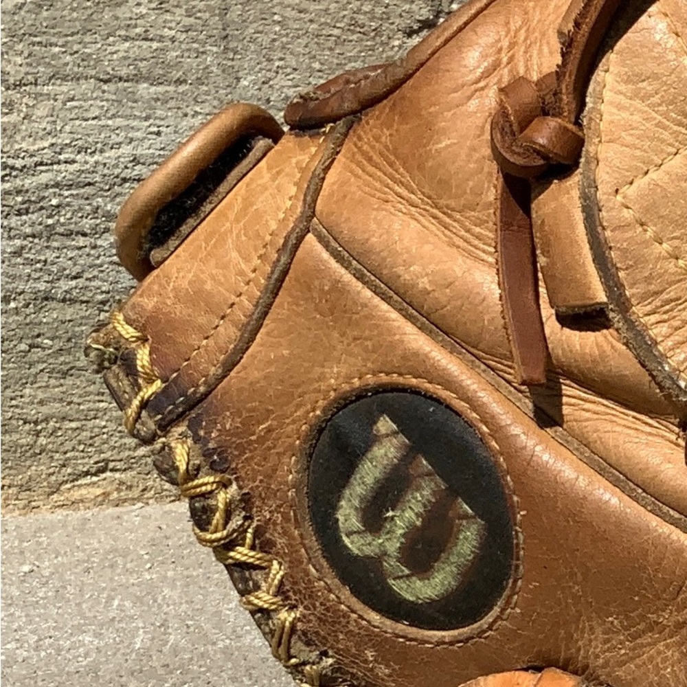 WILSON A2000 SOFTBALL BASEBALL GLOVE. JAPAN MFG. R-throw. - Picture 9 of 16